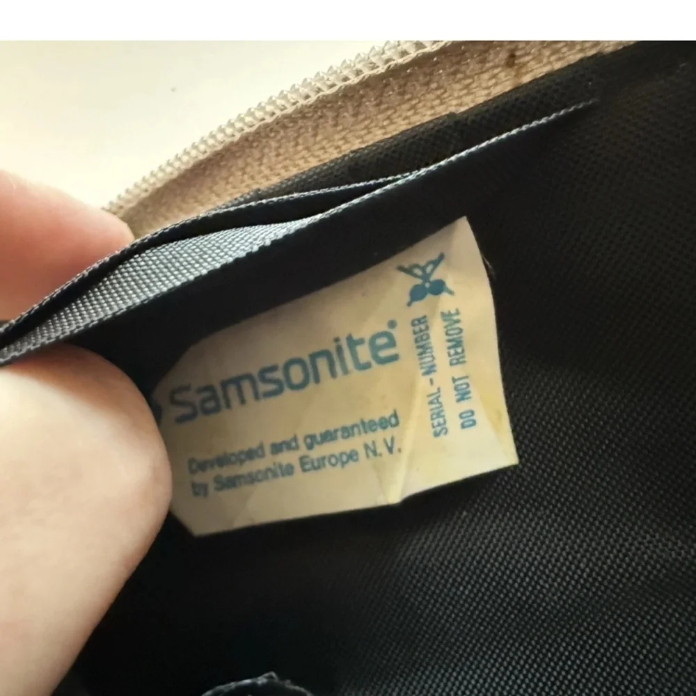 Samsonite Trunk & Co Canvas Utility Tech Zip Up Zipper Wallet Outdoor Rugged